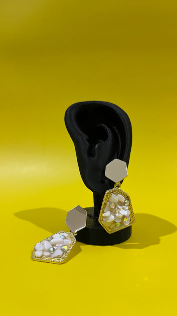 Beige natural stones gold