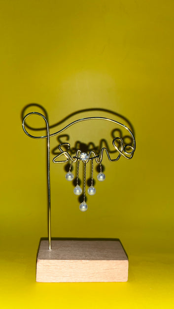 Diamond and dangling pearls gold