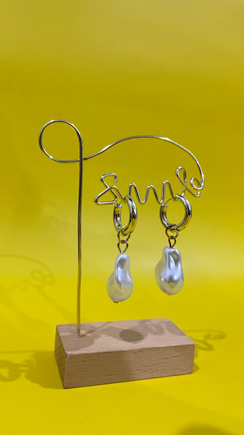 Fancy white pearl gold