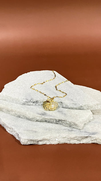 Pearl shell gold